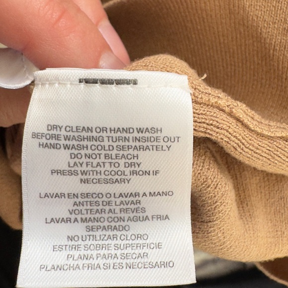 Turtleneck Short Sleeve Rib Sweater
Anne Klein - Picture 9 of 9